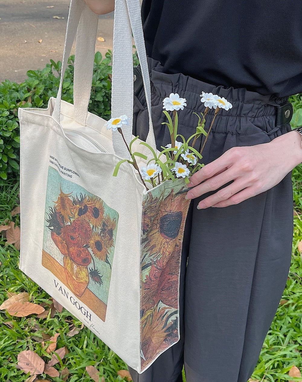 Van Gogh "Vase With Twelve Sunflowers" - Tote Bag